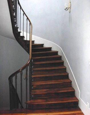 Escalier bois d'origine rénové