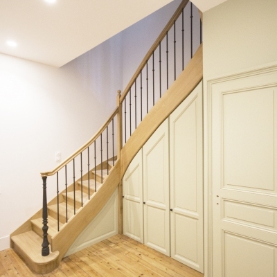 Escalier sur mesure et ses rangements